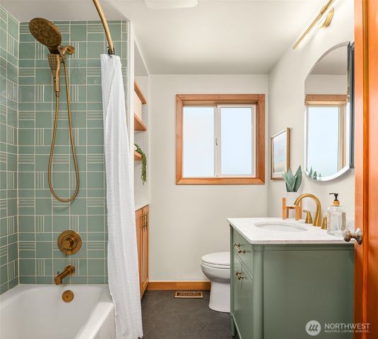 7105 190th Street SW, Lynnwood, WA 98036