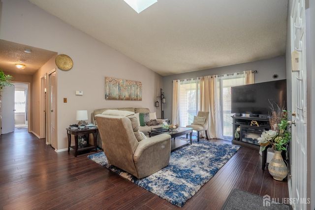 88 Crabapple Lane, Franklin, NJ 08823