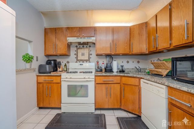 88 Crabapple Lane, Franklin, NJ 08823