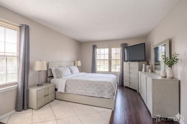 88 Crabapple Lane, Franklin, NJ 08823