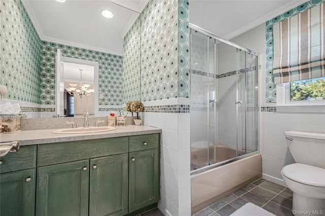 18 Woodland Road, Roslyn, NY 11576