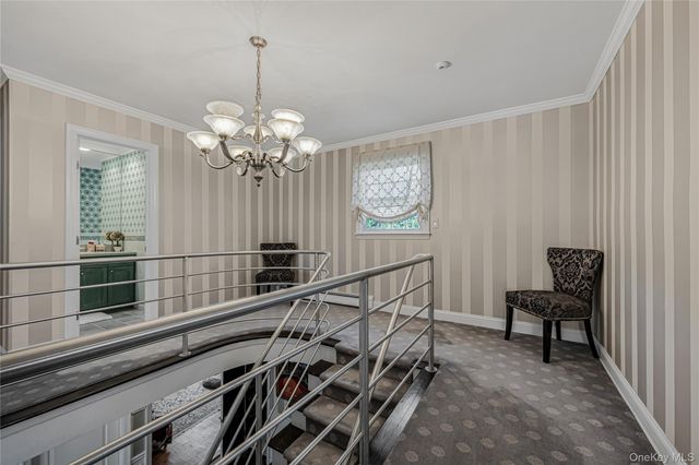 18 Woodland Road, Roslyn, NY 11576