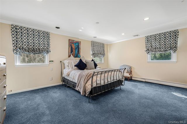 18 Woodland Road, Roslyn, NY 11576