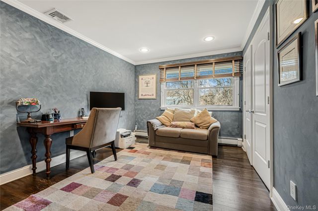 18 Woodland Road, Roslyn, NY 11576