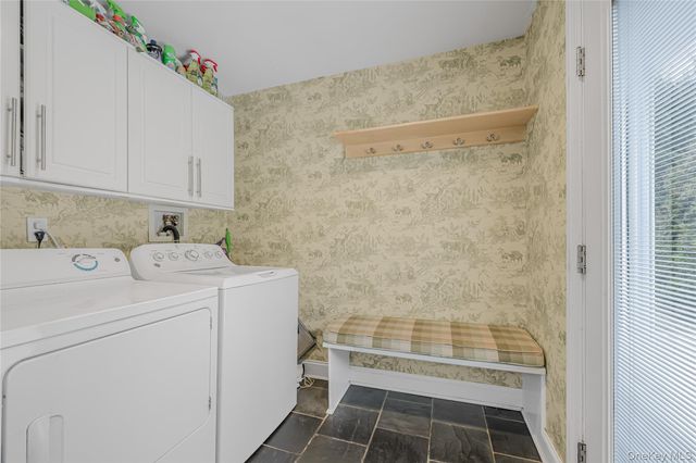 18 Woodland Road, Roslyn, NY 11576