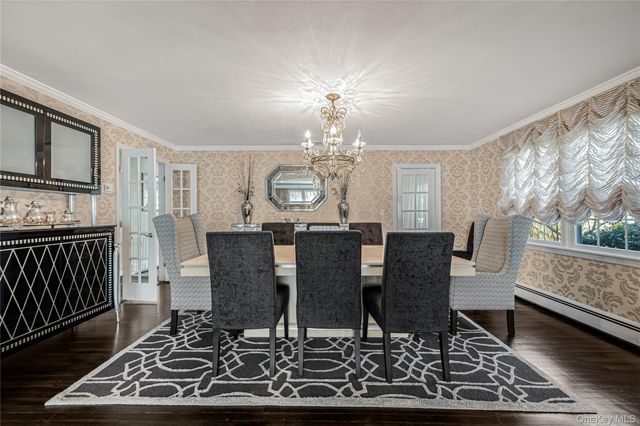 18 Woodland Road, Roslyn, NY 11576