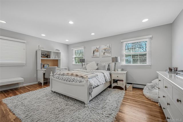 18 Woodland Road, Roslyn, NY 11576