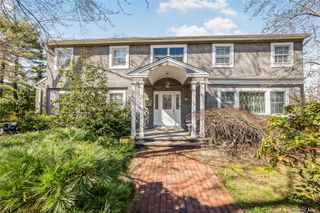 18 Woodland Road, Roslyn, NY 11576