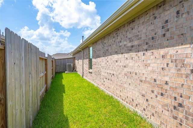 2805 Fountain Woods Drive, League City, TX 77573
