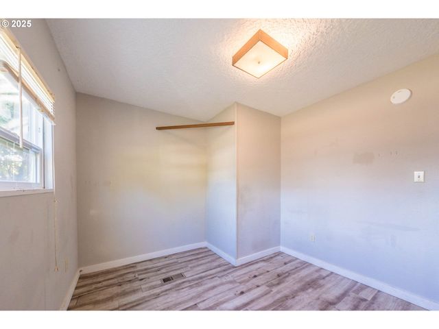 302 Se NEPTUNE Ave, Lincoln City, OR 97367