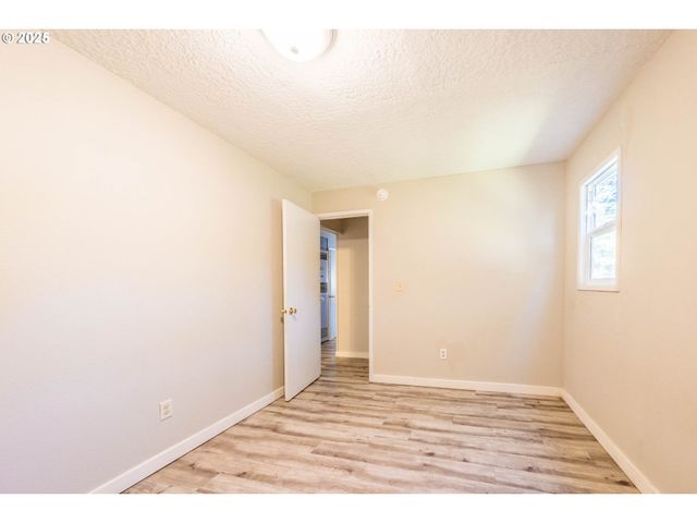 302 Se NEPTUNE Ave, Lincoln City, OR 97367