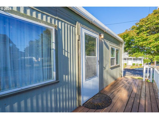 302 Se NEPTUNE Ave, Lincoln City, OR 97367