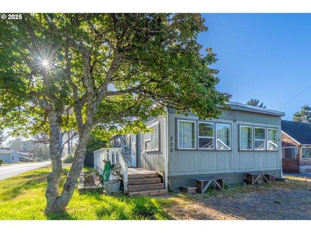 302 Se NEPTUNE Ave, Lincoln City, OR 97367
