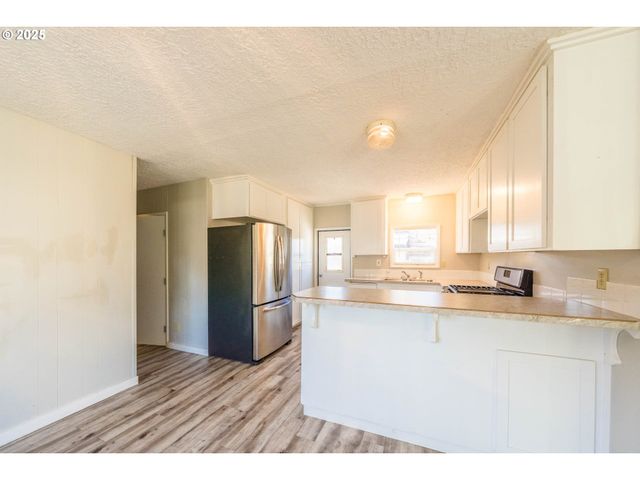 302 Se NEPTUNE Ave, Lincoln City, OR 97367