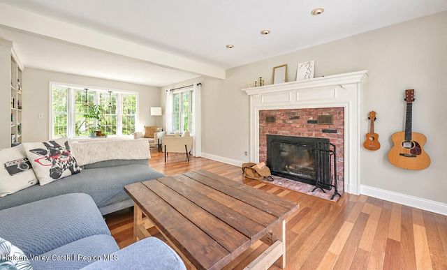 17 Jennifer Lane, Hudson, NY 12534