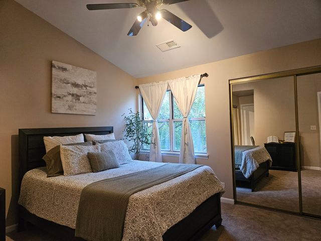 1053 Rockport Drive, Carol Stream, IL 60188
