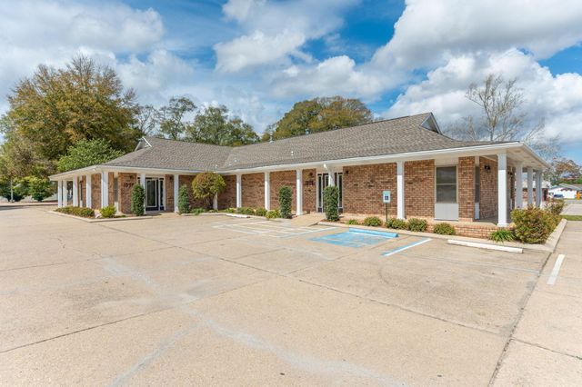 1078 S Ferdon Boulevard, Crestview, FL 32536