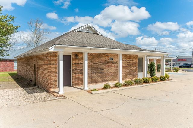 1078 S Ferdon Boulevard, Crestview, FL 32536