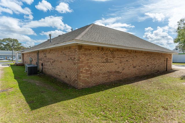 1078 S Ferdon Boulevard, Crestview, FL 32536