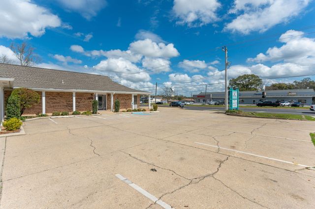 1078 S Ferdon Boulevard, Crestview, FL 32536