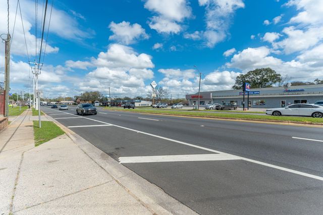 1078 S Ferdon Boulevard, Crestview, FL 32536