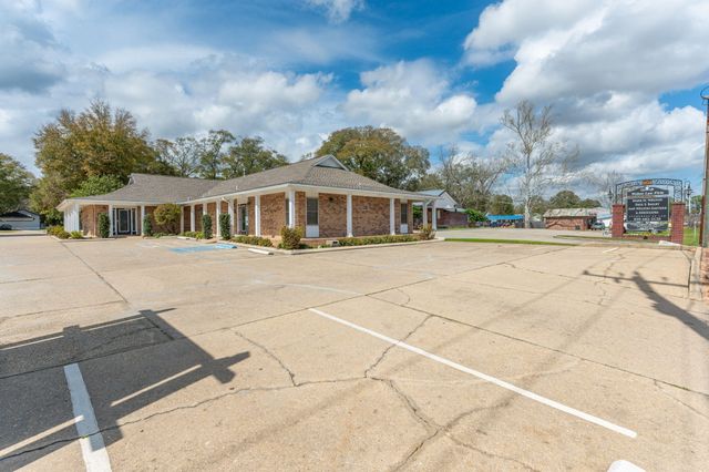 1078 S Ferdon Boulevard, Crestview, FL 32536