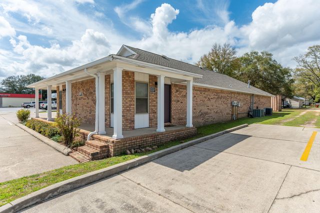 1078 S Ferdon Boulevard, Crestview, FL 32536