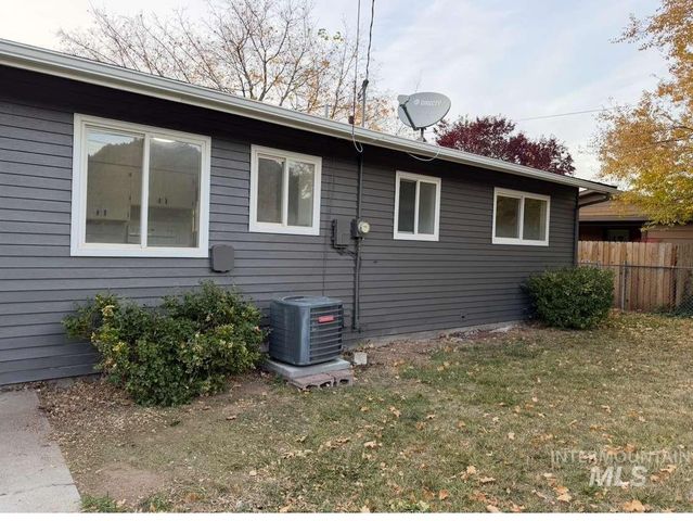 26 N Greenleaf St, Nampa, ID 83651