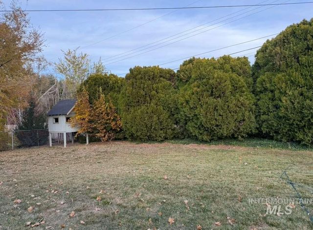 26 N Greenleaf St, Nampa, ID 83651