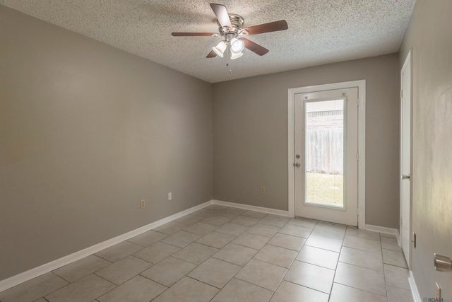 570 Bonarbridge Dr, Baton Rouge, LA 70808