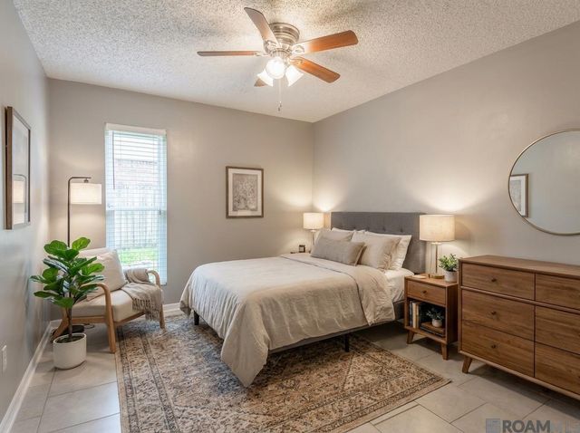 570 Bonarbridge Dr, Baton Rouge, LA 70808