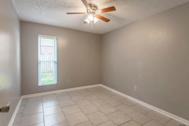 570 Bonarbridge Dr, Baton Rouge, LA 70808
