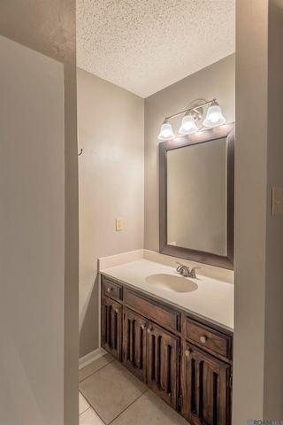570 Bonarbridge Dr, Baton Rouge, LA 70808