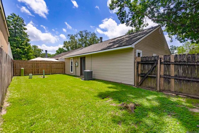 570 Bonarbridge Dr, Baton Rouge, LA 70808