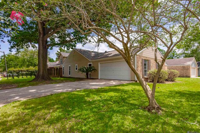 570 Bonarbridge Dr, Baton Rouge, LA 70808
