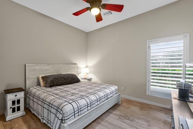 31 Woodglade Way, Tomball, TX 77375