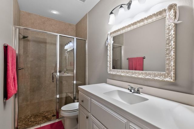 31 Woodglade Way, Tomball, TX 77375