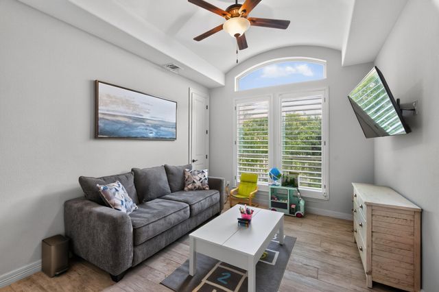 31 Woodglade Way, Tomball, TX 77375