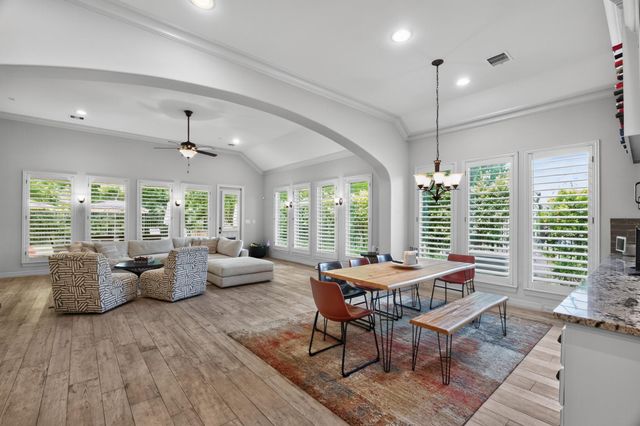 31 Woodglade Way, Tomball, TX 77375