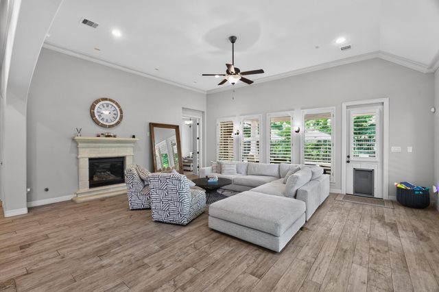 31 Woodglade Way, Tomball, TX 77375