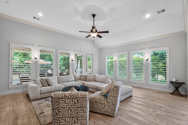 31 Woodglade Way, Tomball, TX 77375