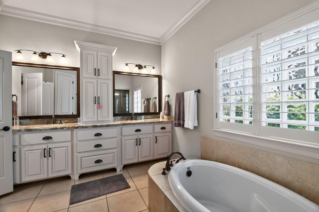 31 Woodglade Way, Tomball, TX 77375