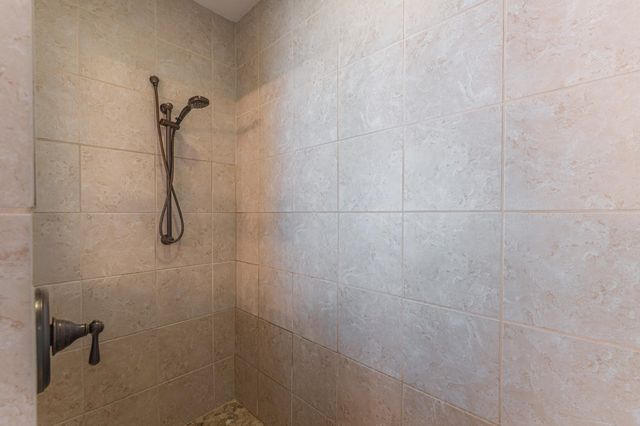 31 Woodglade Way, Tomball, TX 77375