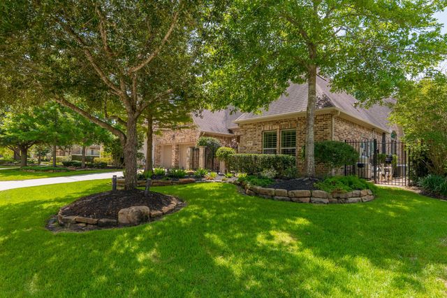31 Woodglade Way, Tomball, TX 77375