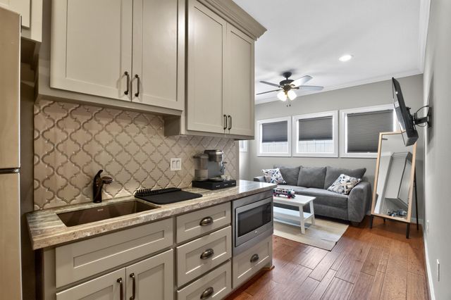 31 Woodglade Way, Tomball, TX 77375
