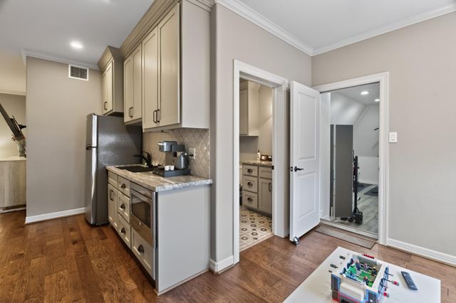 31 Woodglade Way, Tomball, TX 77375