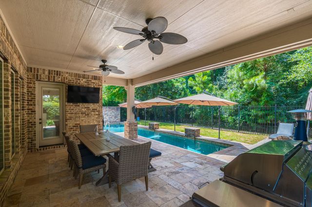 31 Woodglade Way, Tomball, TX 77375