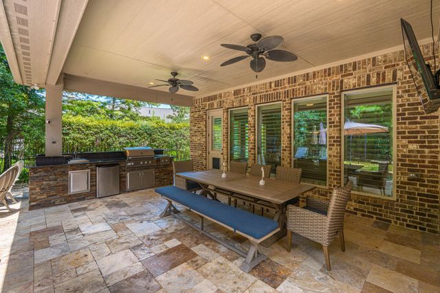 31 Woodglade Way, Tomball, TX 77375