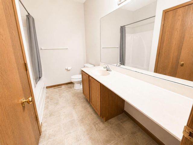 4006 MEADOW VIEW DR, Columbia, MO 65201