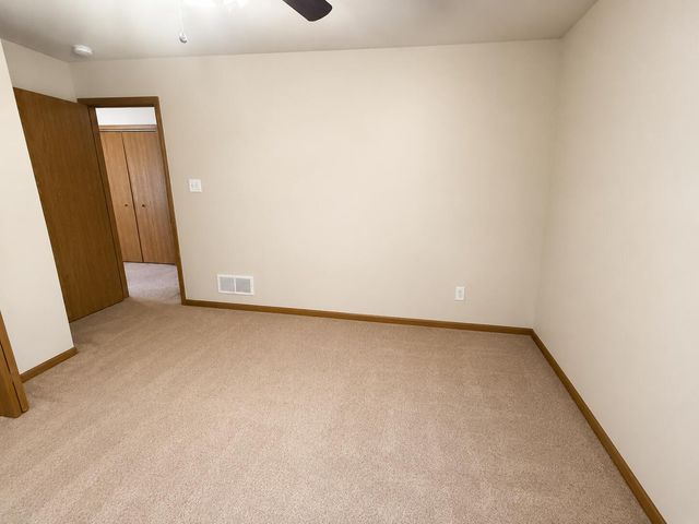 4006 MEADOW VIEW DR, Columbia, MO 65201